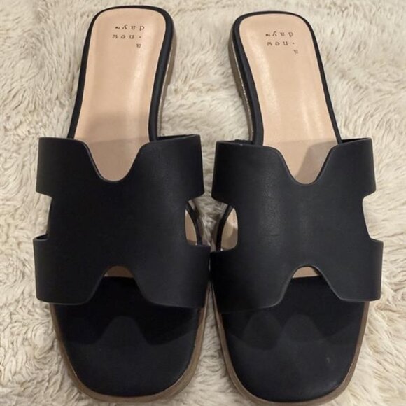 A new day “Nina” sandals. Color: Black. size: 6. - Picture 1 of 2